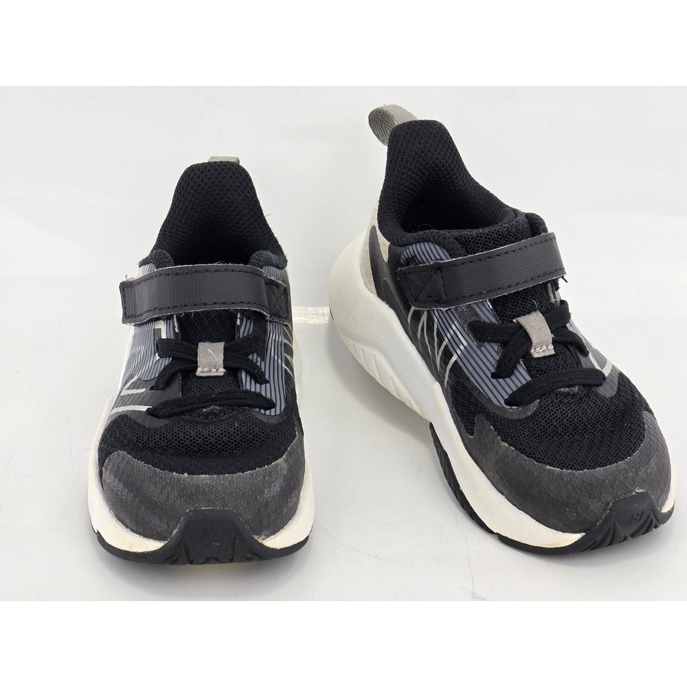 New Balance Rave Run‎ V2 Toddler Size 8 Black White ITRAVBW2 Sneakers - Good
